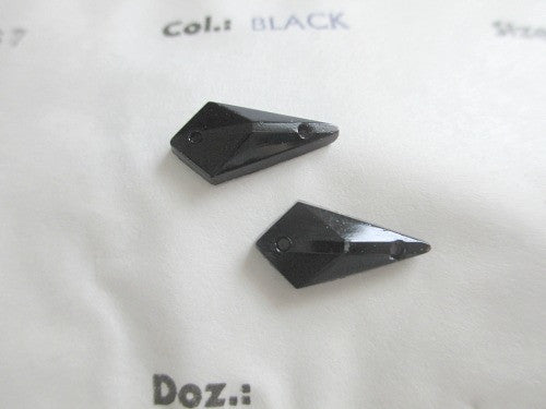 No 1167 Black crystal flatback. Size 16/8. Gold foiled backing. Two hole. Sold per gross (=144pcs) - Accessories Of Old