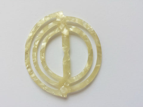 Celluloid circular buckle - Accessories Of Old